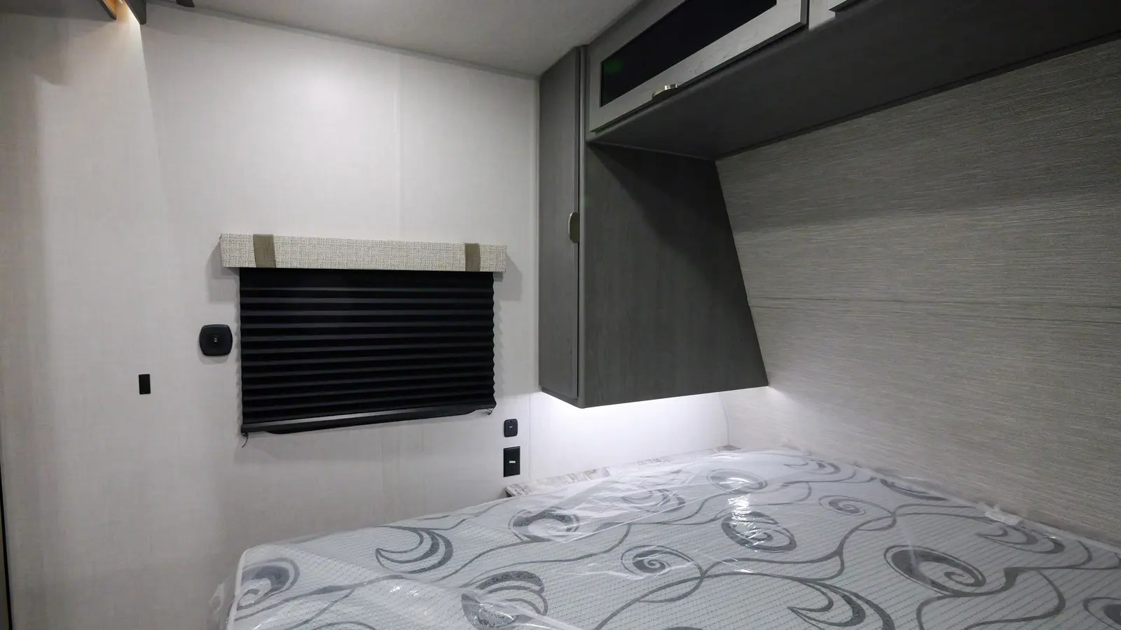 Ozark 2430RBK Forest River RV